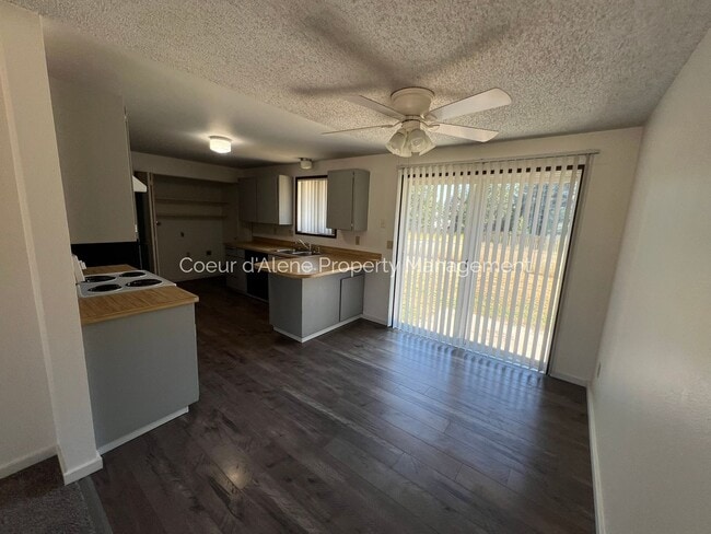 Building Photo - 520 W Golden Sun Ct