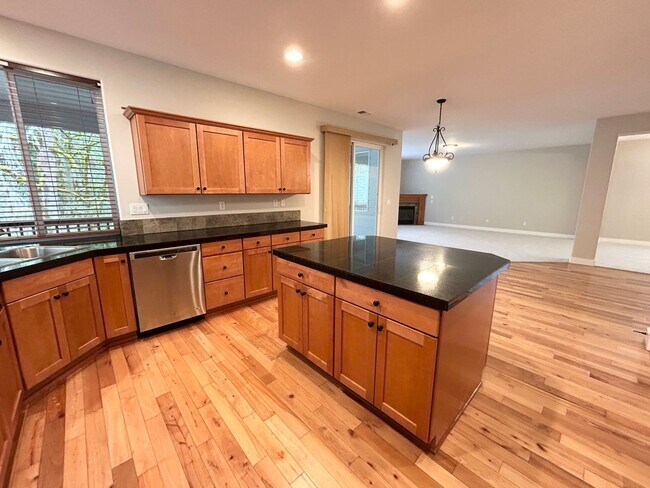 Building Photo - Spacious & Stylish NW Portland Home – Open...