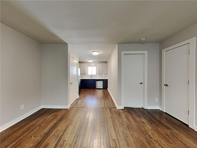 Foto del edificio - 880 N Highland Ave NE