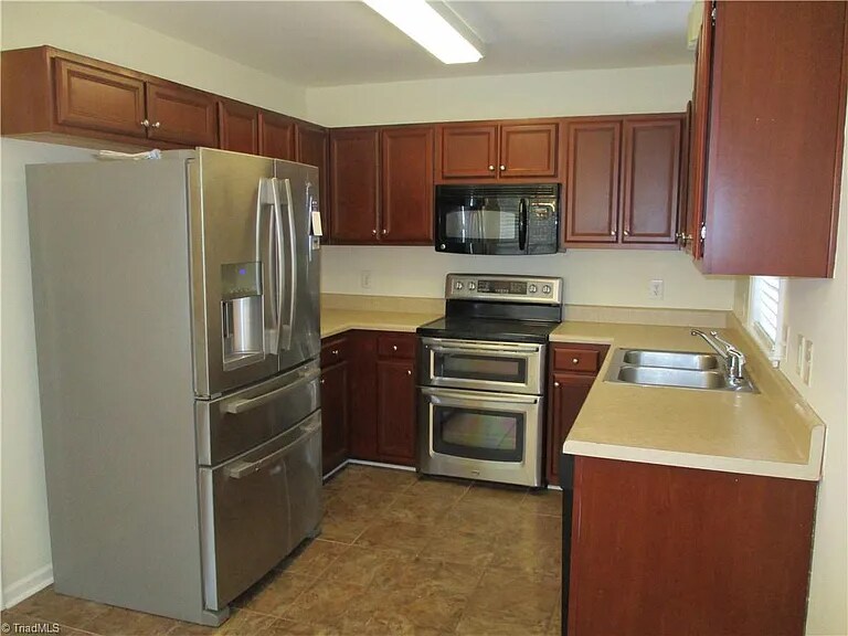 Foto del edificio - 921 Big Creek Ct