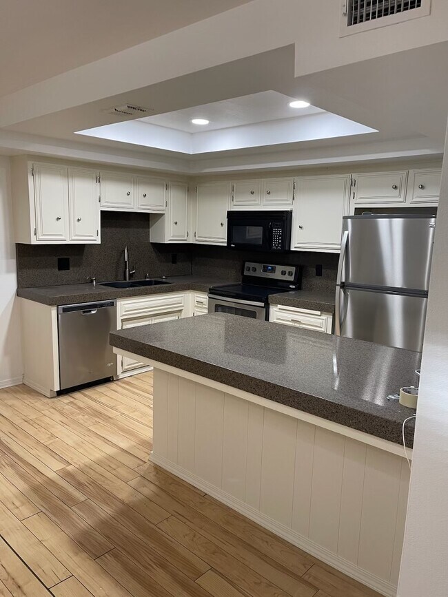 Foto del edificio - 1001 Mohawk St