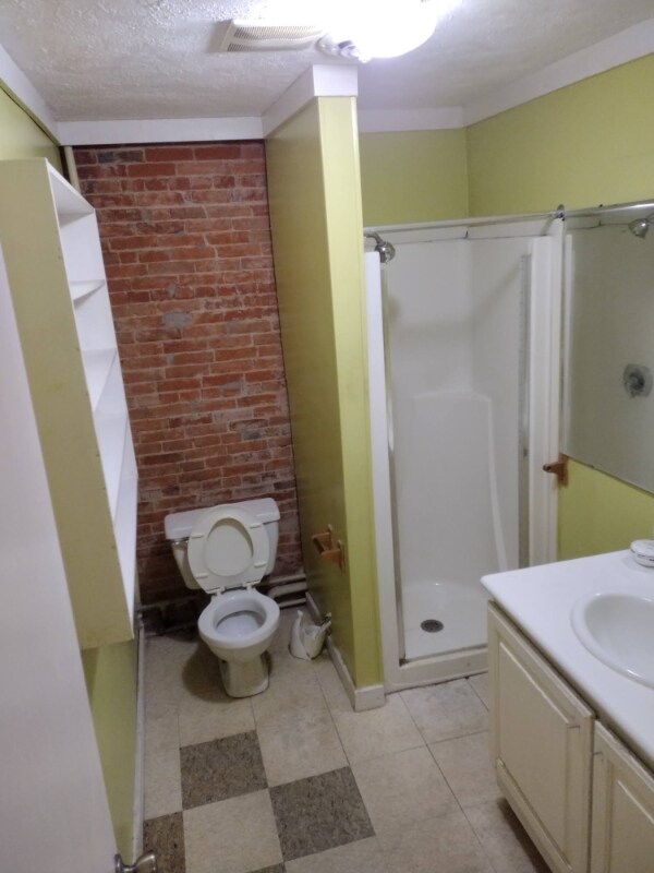 Building Photo - 60 N Main St