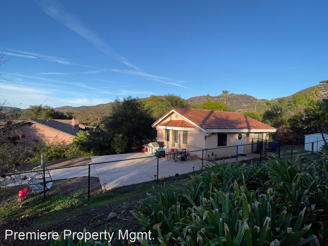 Foto principal - 2 br, 1 bath House - 1733 Birchwood Dr. #B