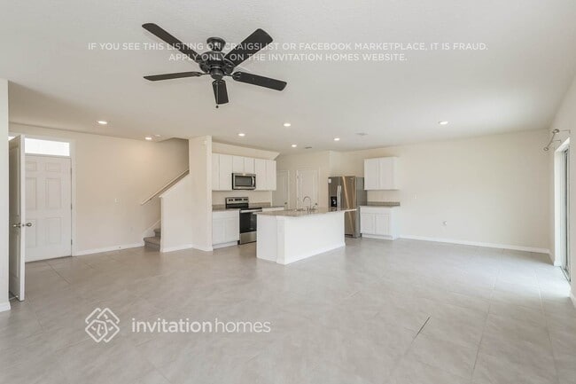 Foto del edificio - 2465 Moon Shadow Rd