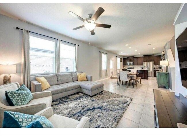 Building Photo - 5817 Daly Dr