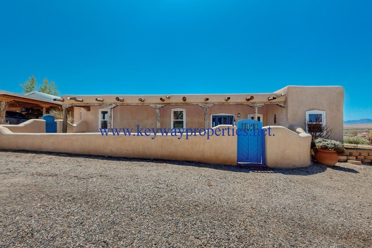 Primary Photo - Belen 4 Bedroom Home