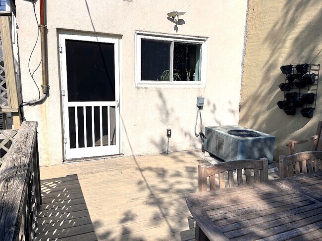 Building Photo - 1317 S Hanover St