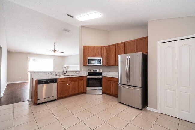 Building Photo - 14027 Crestwick Dr W