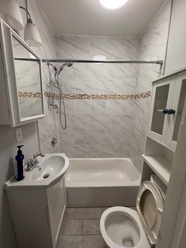 Building Photo - 265 Bolton St