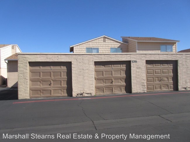 Foto del edificio - 5206 Golden Ln