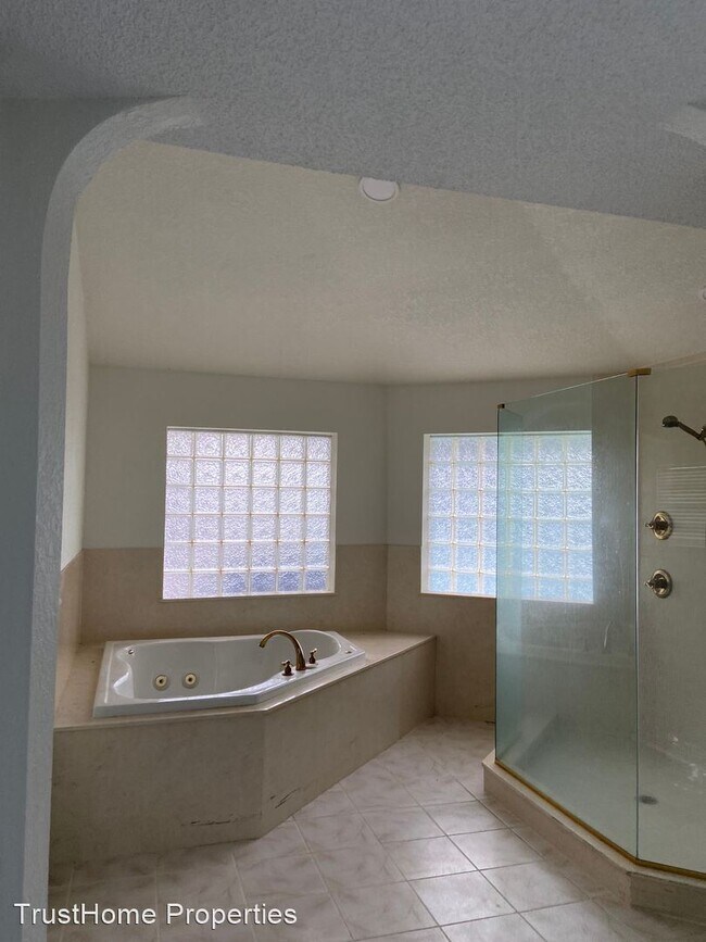 Building Photo - 3 br, 3 bath House - 4202 Playa Ct