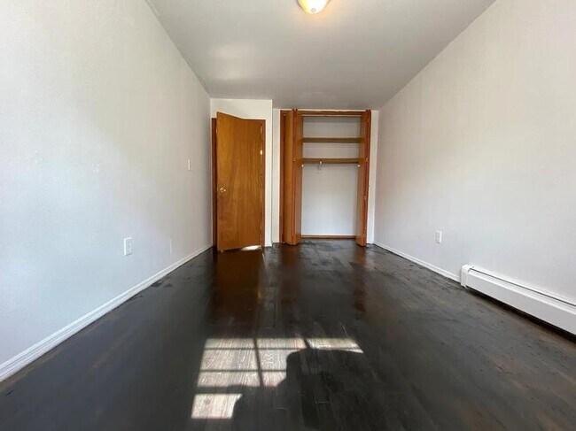 Foto del edificio - 3 bedroom in BROOKLYN NY 11216