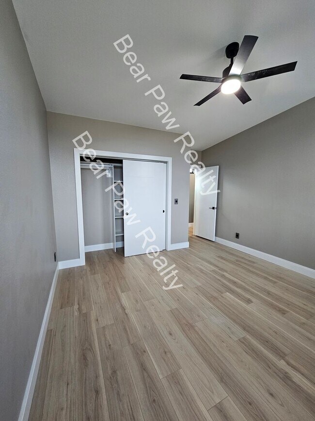 Foto del edificio - 1615 E 22nd St