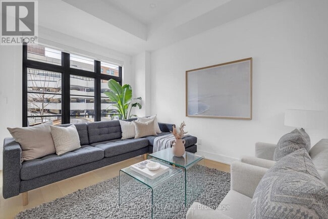 Building Photo - 13 Knight St