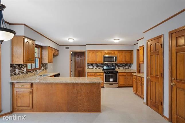 Building Photo - 5 br, 2 bath House - 160 Creekview Trail