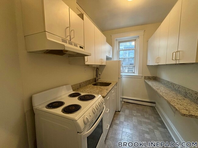 Building Photo - 208 Winthrop Rd
