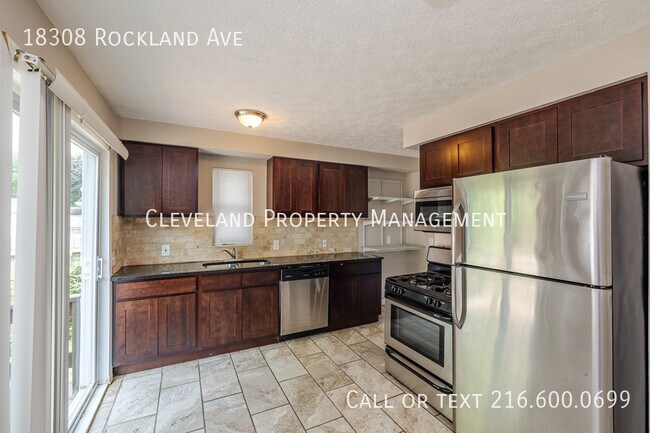Foto del edificio - 18308 Rockland Ave