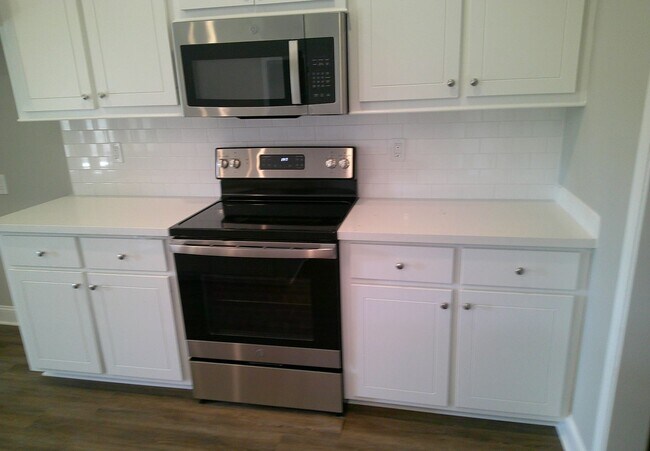 Building Photo - 496 MS-468