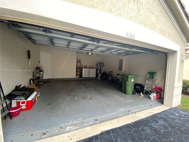 Foto del edificio - 4186 Sabal Ridge Cir