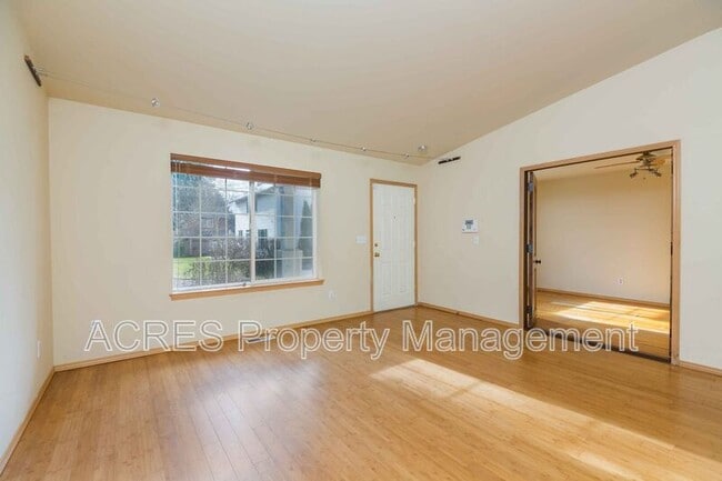 Foto del edificio - 620 S 192nd Pl