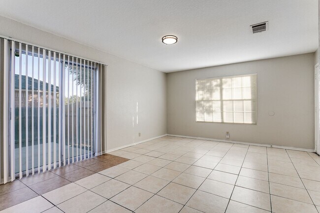 Foto del edificio - 3-BEDROOM HOME IN HIGHLAND FARMS