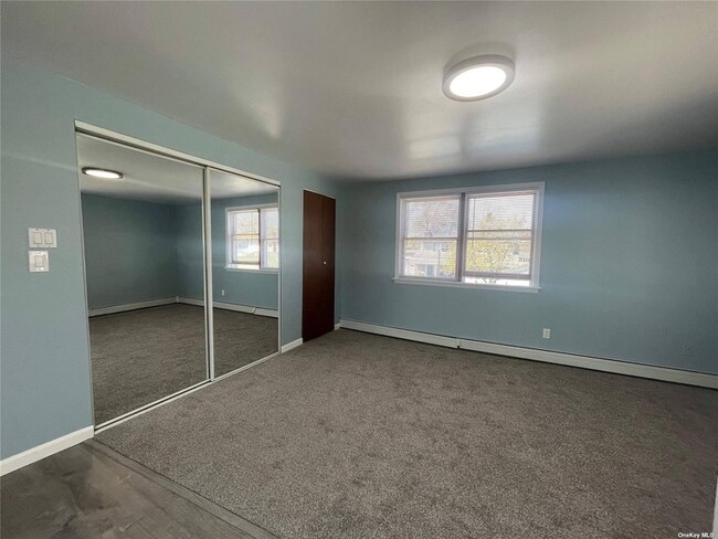 Building Photo - 15 Copiague Pl