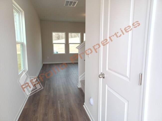 Foto del edificio - Bright 3 Bedroom, 2.5 Bath 2-Car Garage Ho...