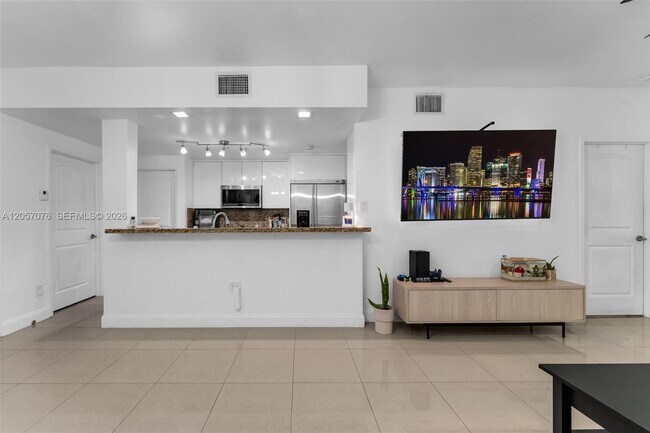 Foto del edificio - 18336 NW 68th Ave
