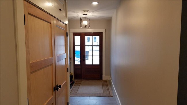 Building Photo - 22 Prairie Ave