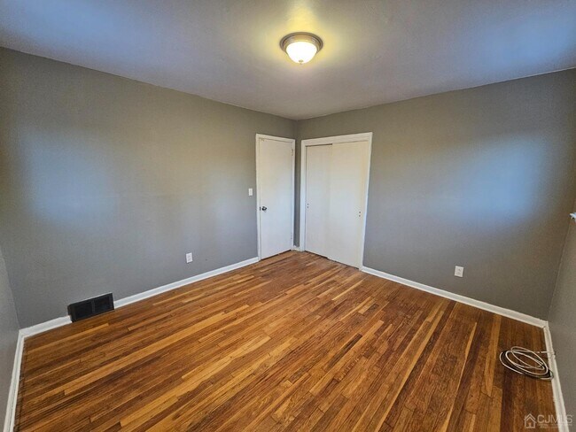Building Photo - 401 White St