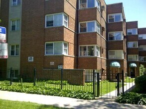 Building Photo - 7361 N Ridge Blvd