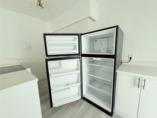 Foto del edificio - 9270 E Bay Harbor Dr