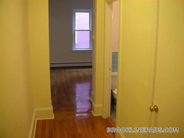 Foto del edificio - 1539 Beacon St