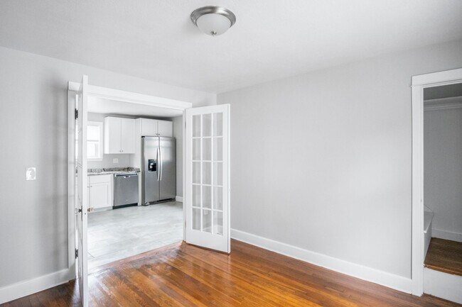 Building Photo - Beautifully Redone 3 Bed 1 Bath Single Fam...