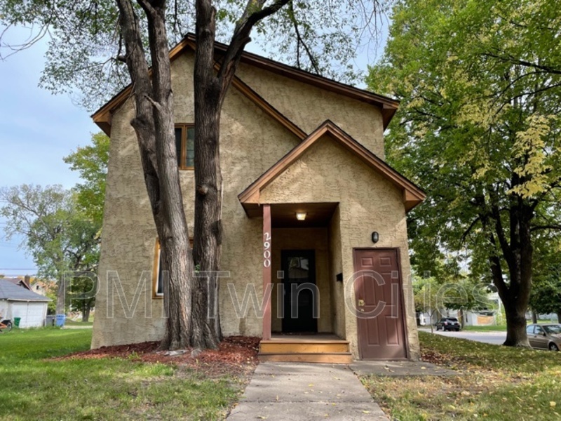 Primary Photo - 2900 Queen Ave N