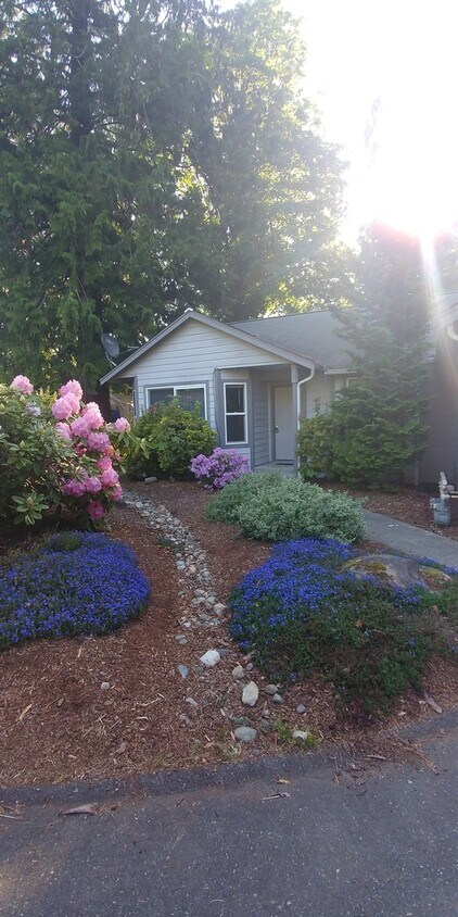 Primary Photo - Updates 3 Bedroom 2 Bath Duplex In East Po...