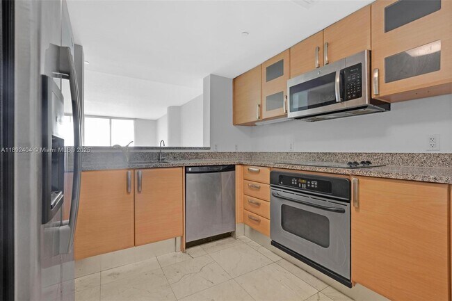 Building Photo - 2101 Brickell Ave