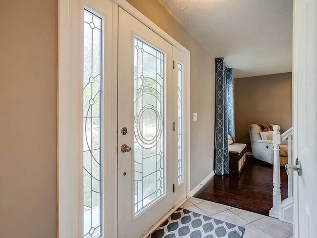 Foto del edificio - Great 4-Bed 2-Bath Home in Blaine - Available 7/1!