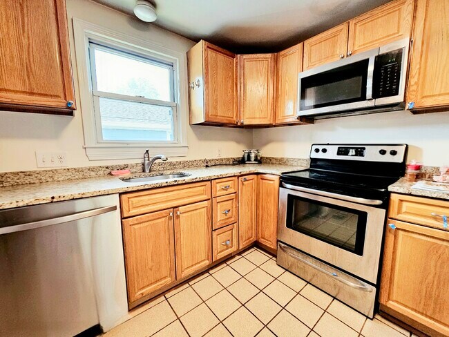 Building Photo - 74 Dunboy St