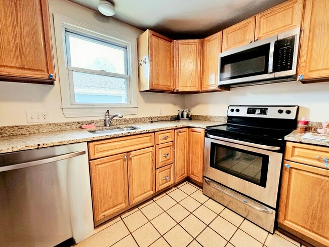 Building Photo - 74 Dunboy St