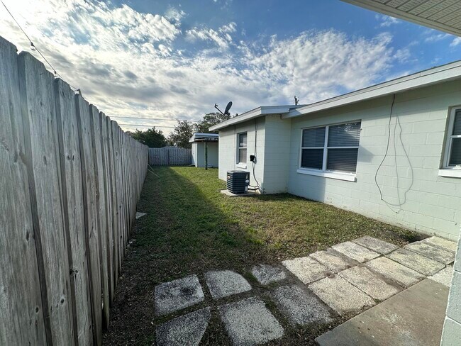 Foto del edificio - 240 N Brevard Ave