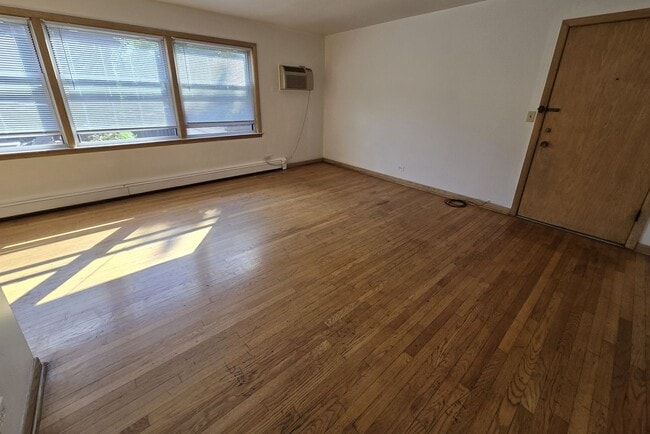 Building Photo - 4114 N Kedvale Ave