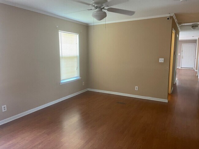 Foto del edificio - 9552 Chinn St
