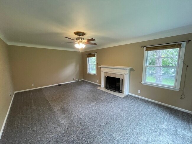 Building Photo - Awesome Sprawling Ranch  Home on the NW Side