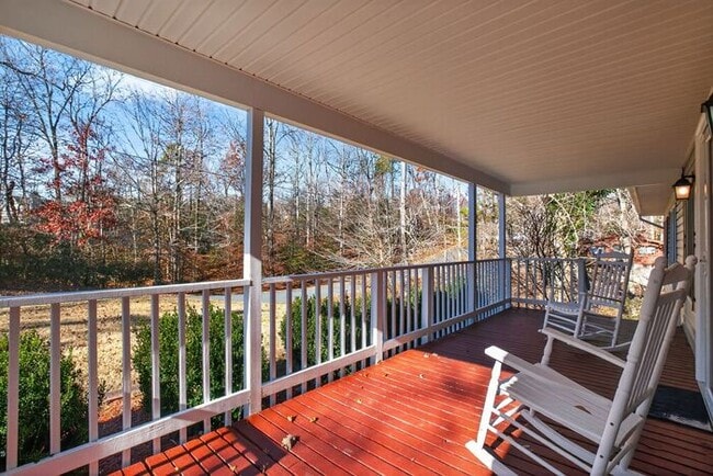 Building Photo - 463 Bronco Trail