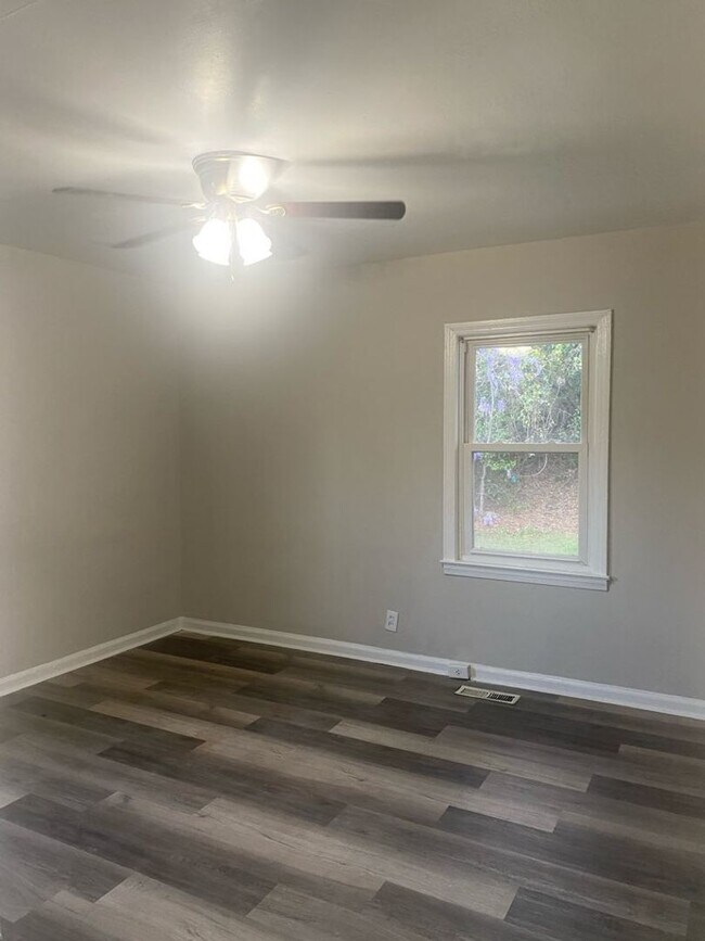 Foto del edificio - Move in Special!!!! 3/1 Home with bonus room!