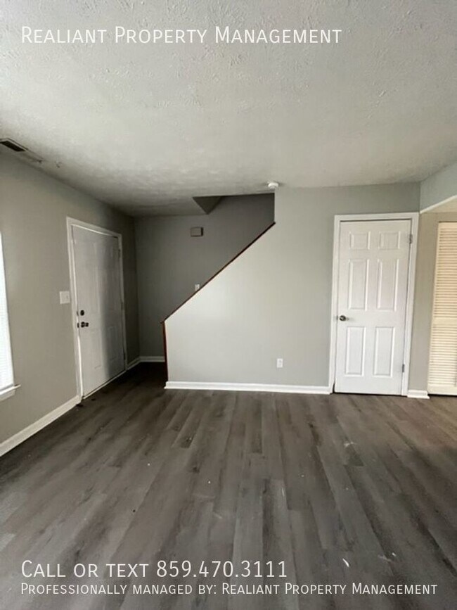 Foto del edificio - 3105 Glenridge Cir