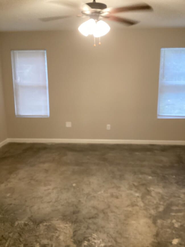 Building Photo - 3053 Sunrise St