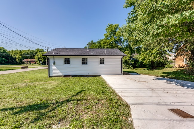 Building Photo - 205 Carpenter St