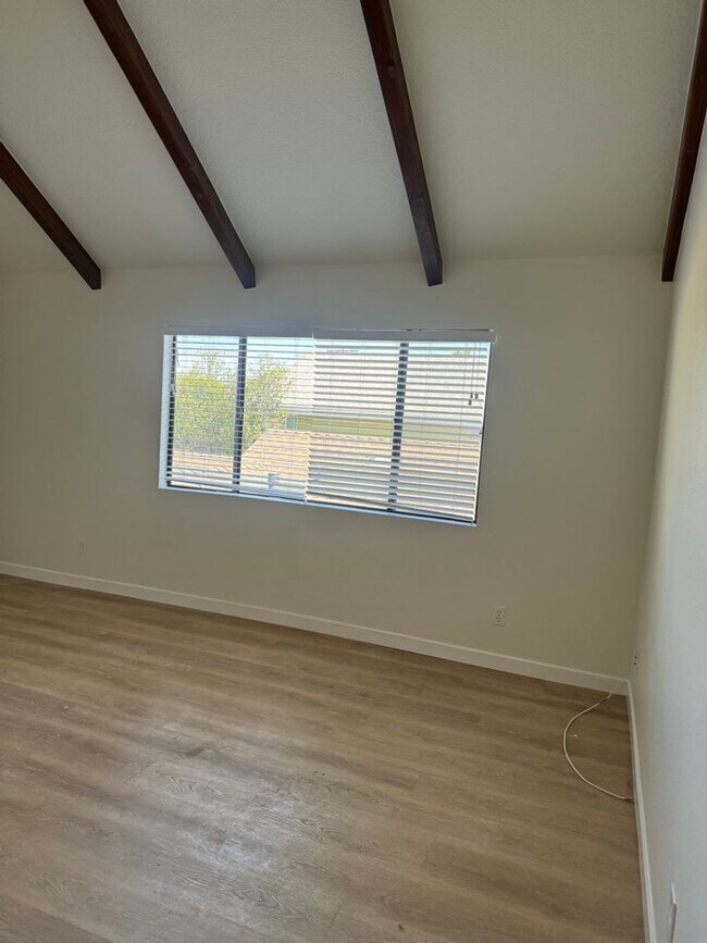 Foto del edificio - 1253 W 23rd St